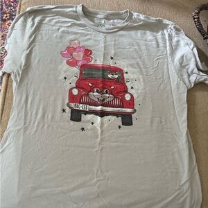 Buc-ee’s Valentines T shirt